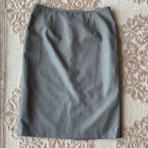 Beautiful Calvin Klein Size 2 Gray Suit Skirt